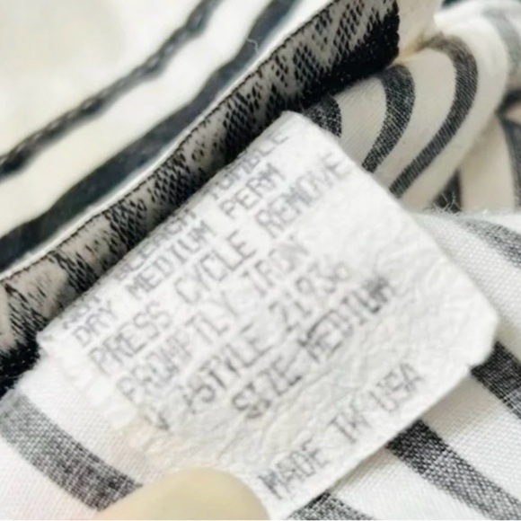 Casey & Max shirt blouse top woman’s size medium striped - Picture 5 of 5